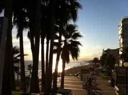 Urlaub in Torrox Costa Promenade im Sonnenuntergang